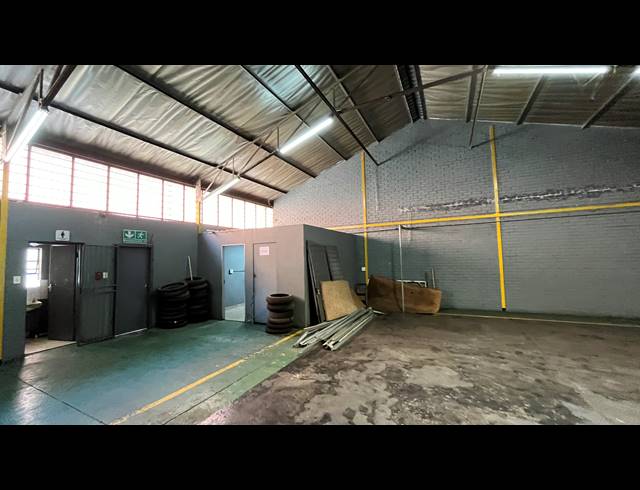301M² WAREHOUSE FOR SALE IN ISANDO
